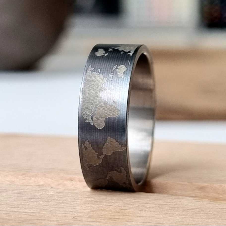 Addon aus Titan „Die Unterschiedlichen“ - Grösse 58