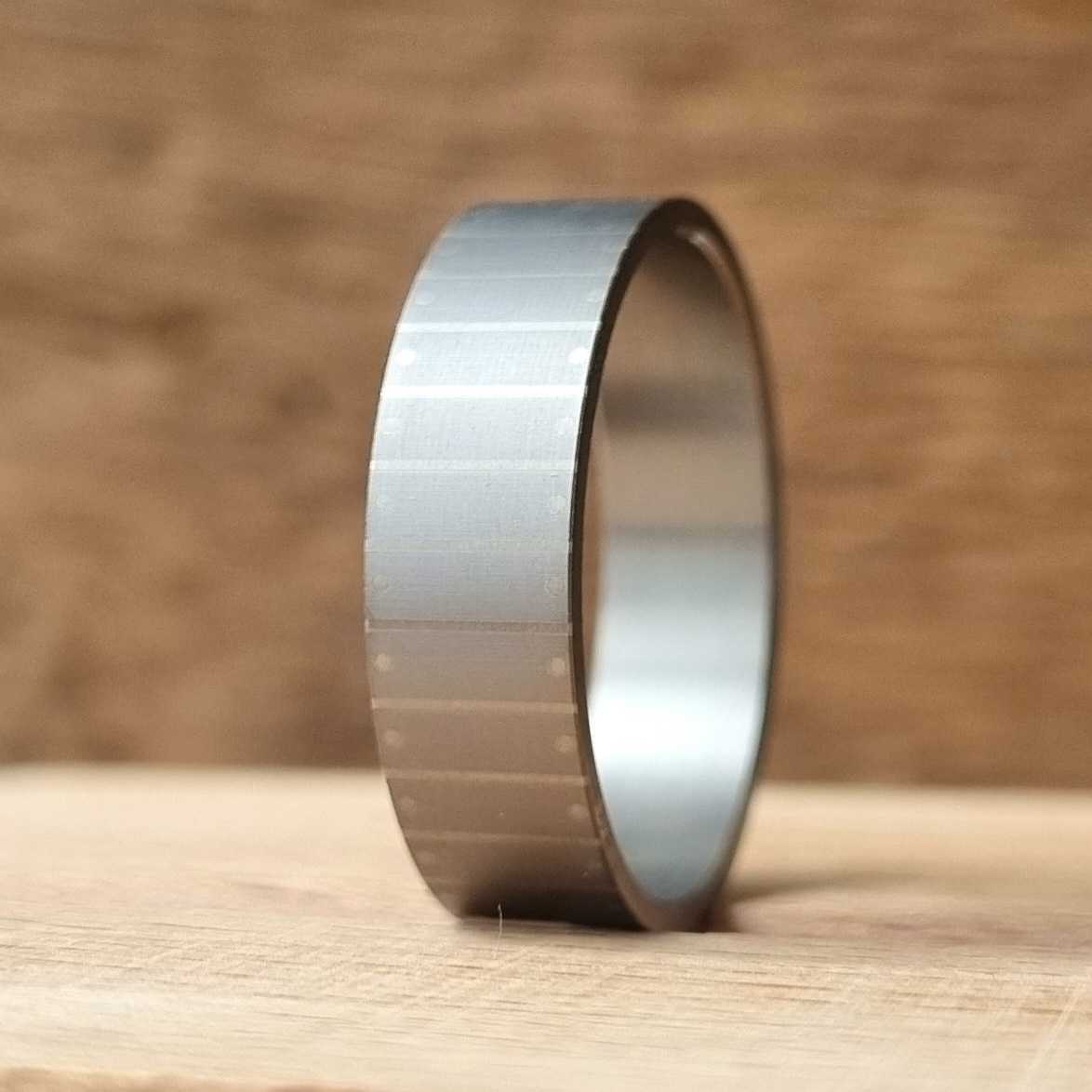 Addon aus Titan "Unterschiedlich" 37 - Grösse 62