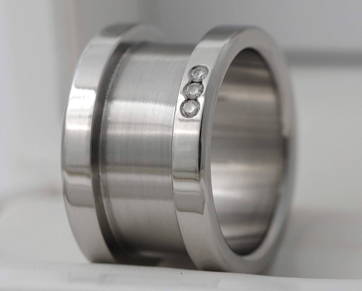Base large en acier poli sertie de 3 diamants 1.6mm taille 54- Seconde main
