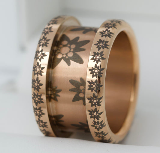 Bague (base large) arrondie gold différente gravure Edelweiss - Taille 54
