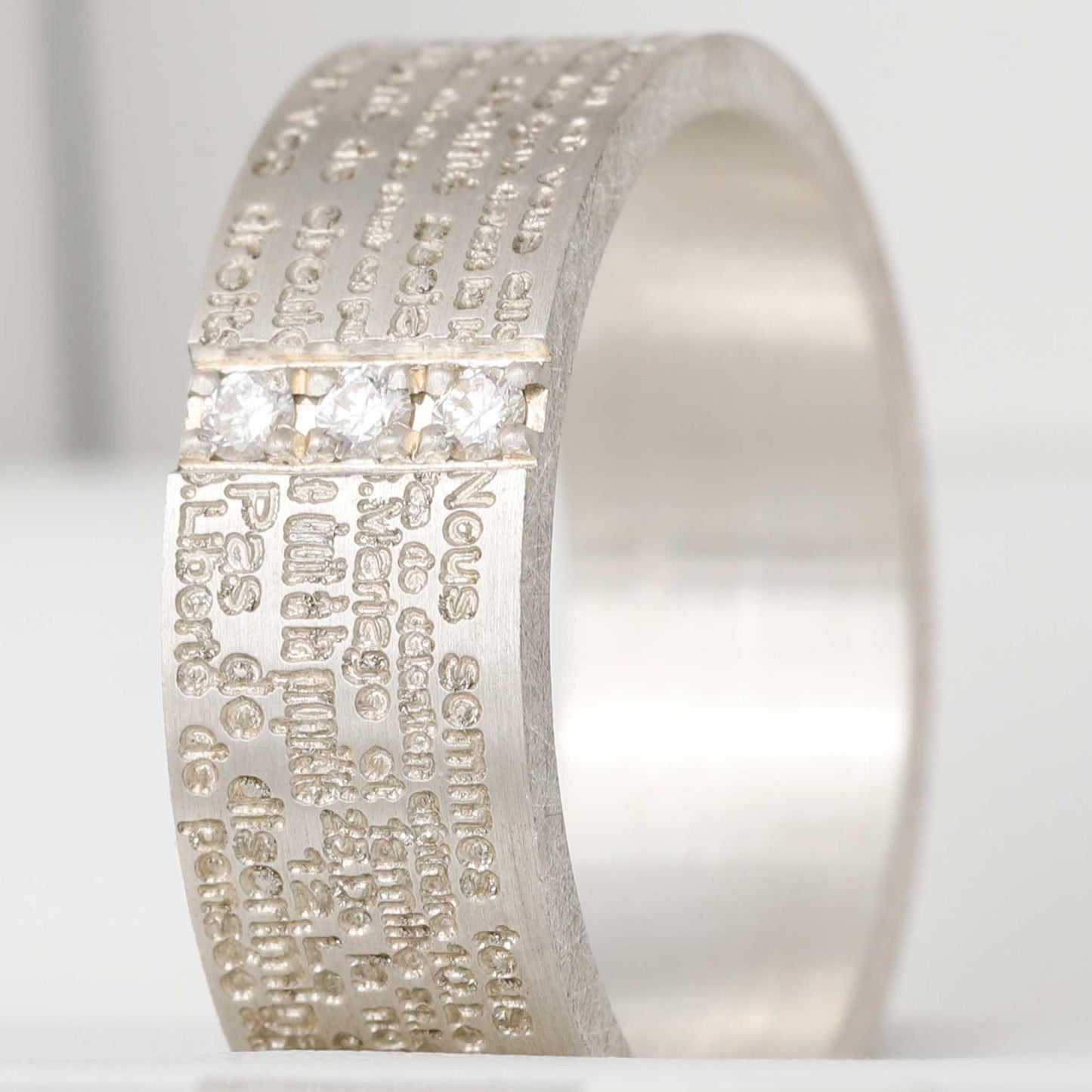 Addon en argent "Droits de l'Homme" serti 3 diamants Taille 56 - Seconde main