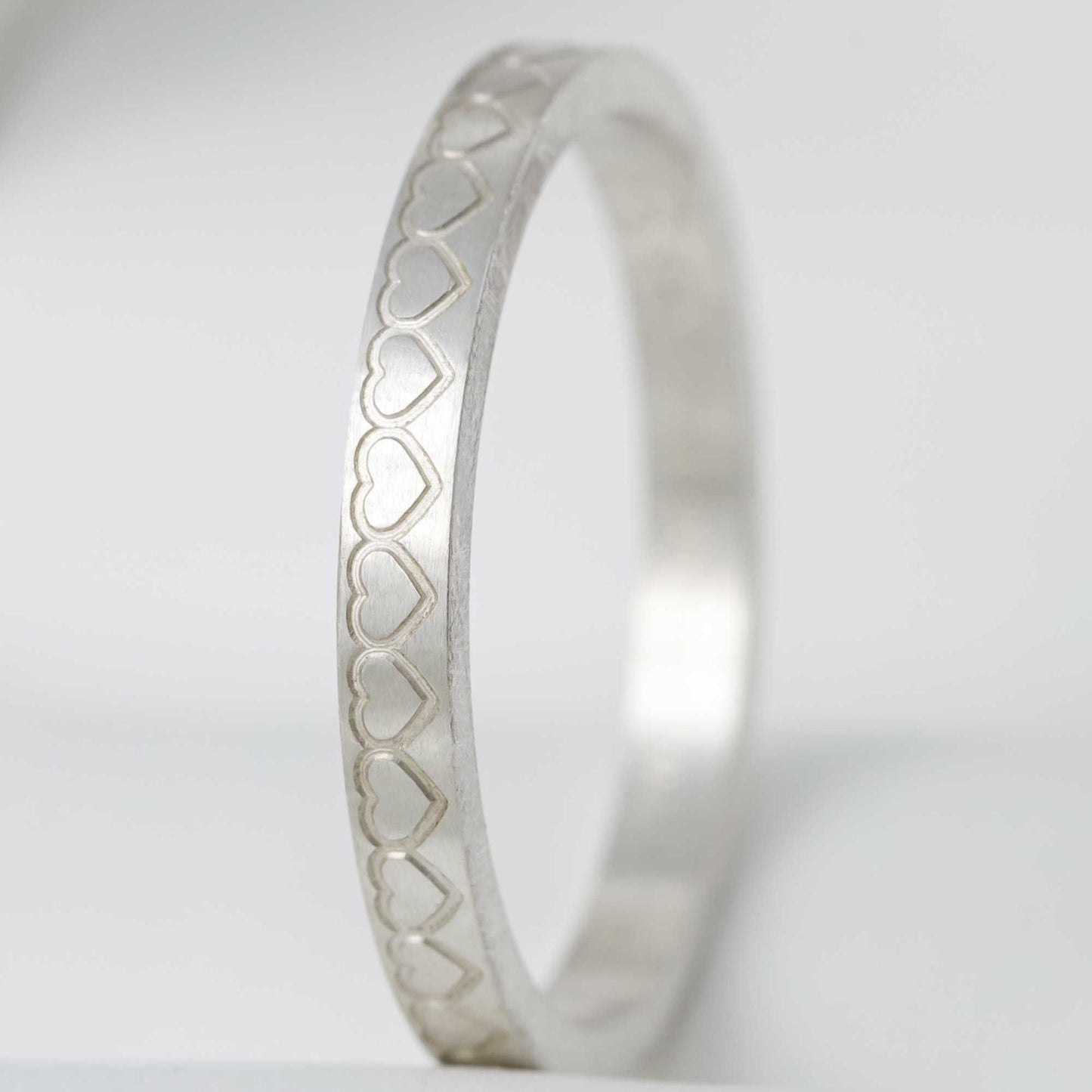 Anneau fin (addon medium) en argent "coeurs" taille 56 - Seconde main