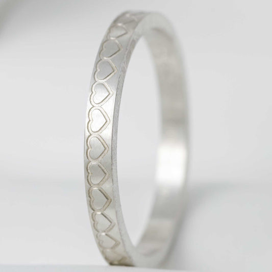 Anneau fin (addon medium) en argent "coeurs" taille 56 - Seconde main