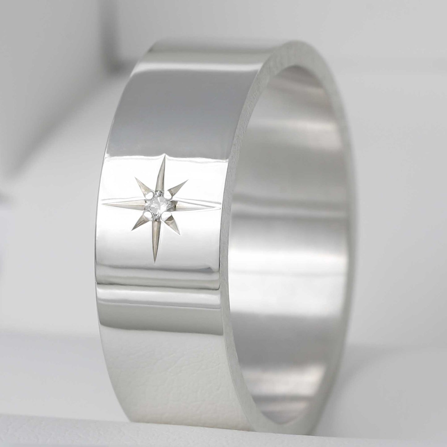 Anneau (Addon entier) en argent poli serti d'un diamant blanc taille 56 - Seconde main