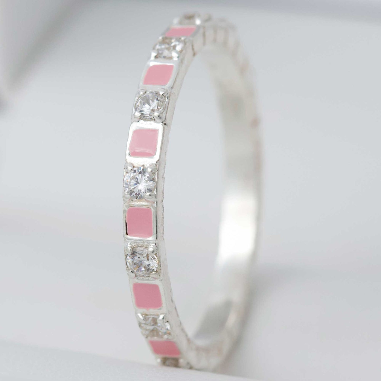 Anneau fin (Addon medium) en argent émaillé et serti de Zircons "Salle des trésors" taille 56 - Seconde main