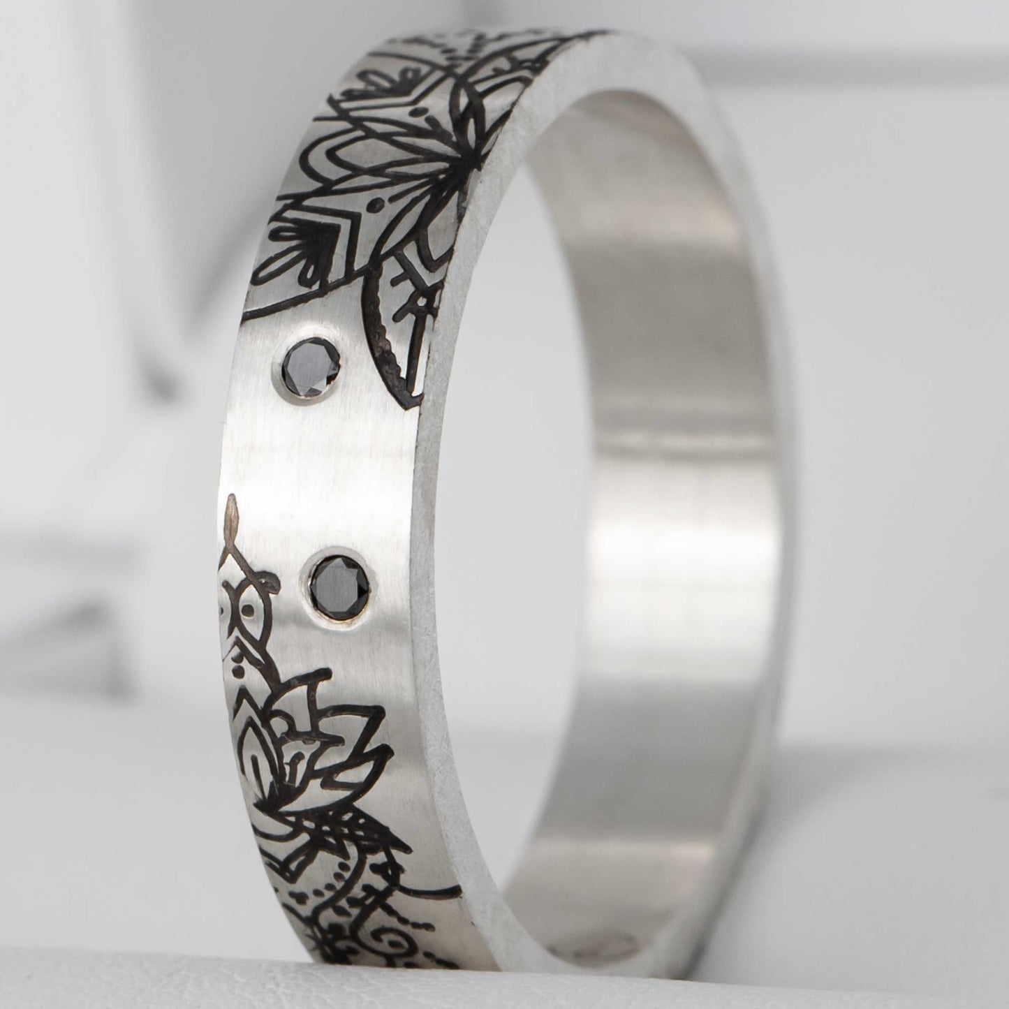 Addon deux tiers en argent serti "Hasu black" taille 58 - Seconde main