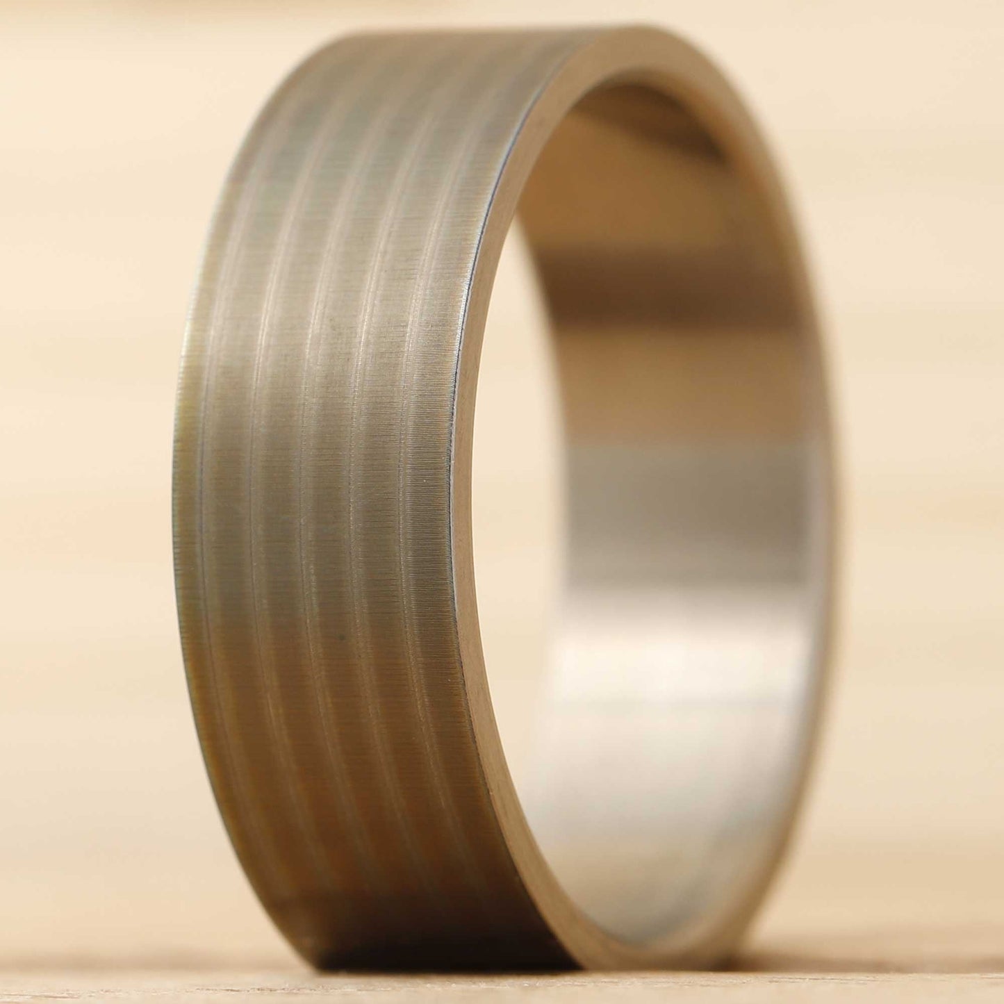 Addon en titane "différent" 76 - Taille 58