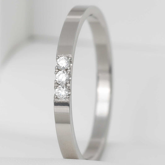 Anneau fin (medium) en acier serti de 3 diamants blancs 1.9mm taille 64 - Seconde main