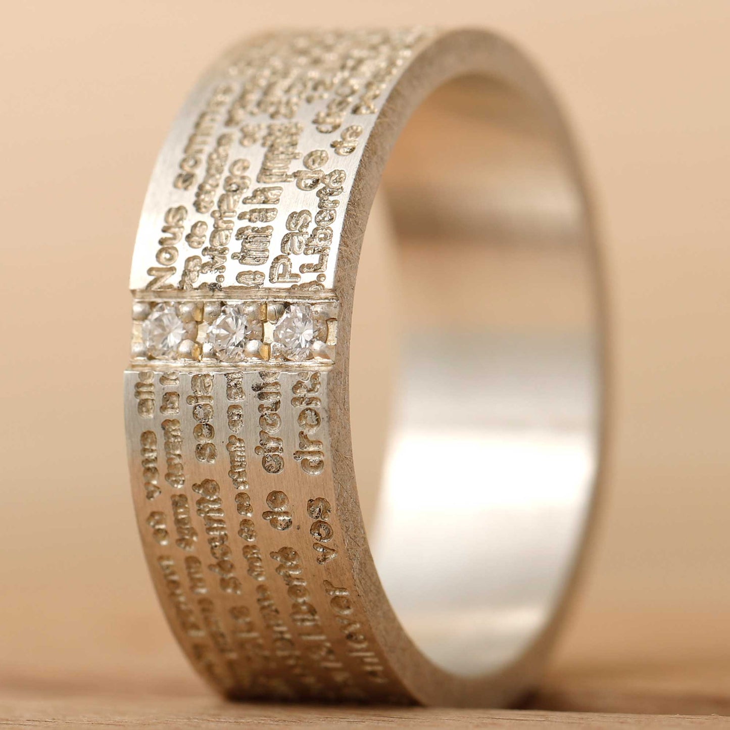 Addon en argent "Droits de l'Homme" serti 3 diamants Taille 56 - Seconde main