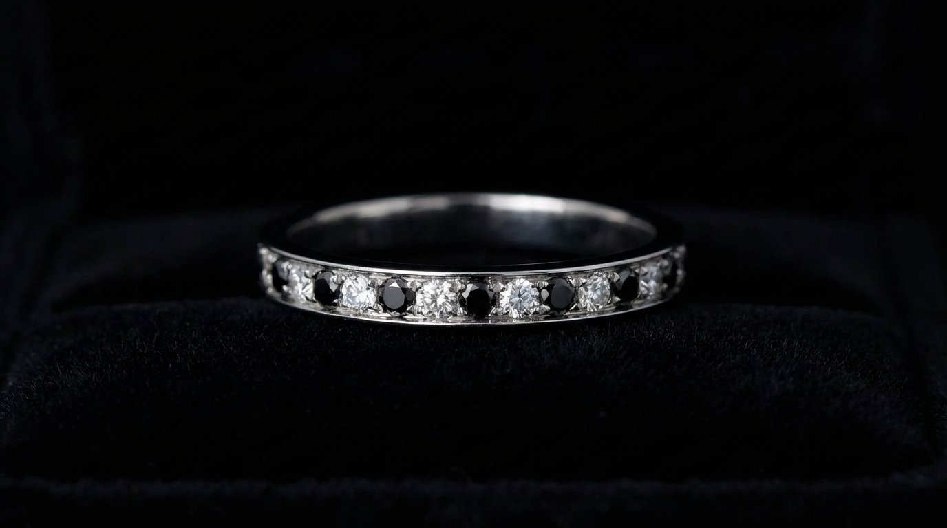 Anneau fin (medium) serti entièrement de diamants noirs et blancs 1.6mm taille 60 - Seconde main