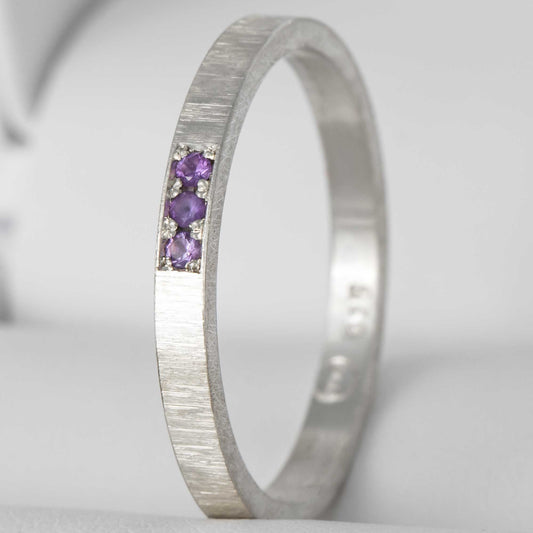 Medium en argent froissé serti d'améthystes taille 58 - Seconde main