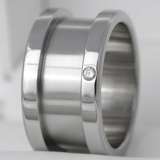 base large (13mm) arrondie polie sertie de 1 diamant  taille 66- Seconde main