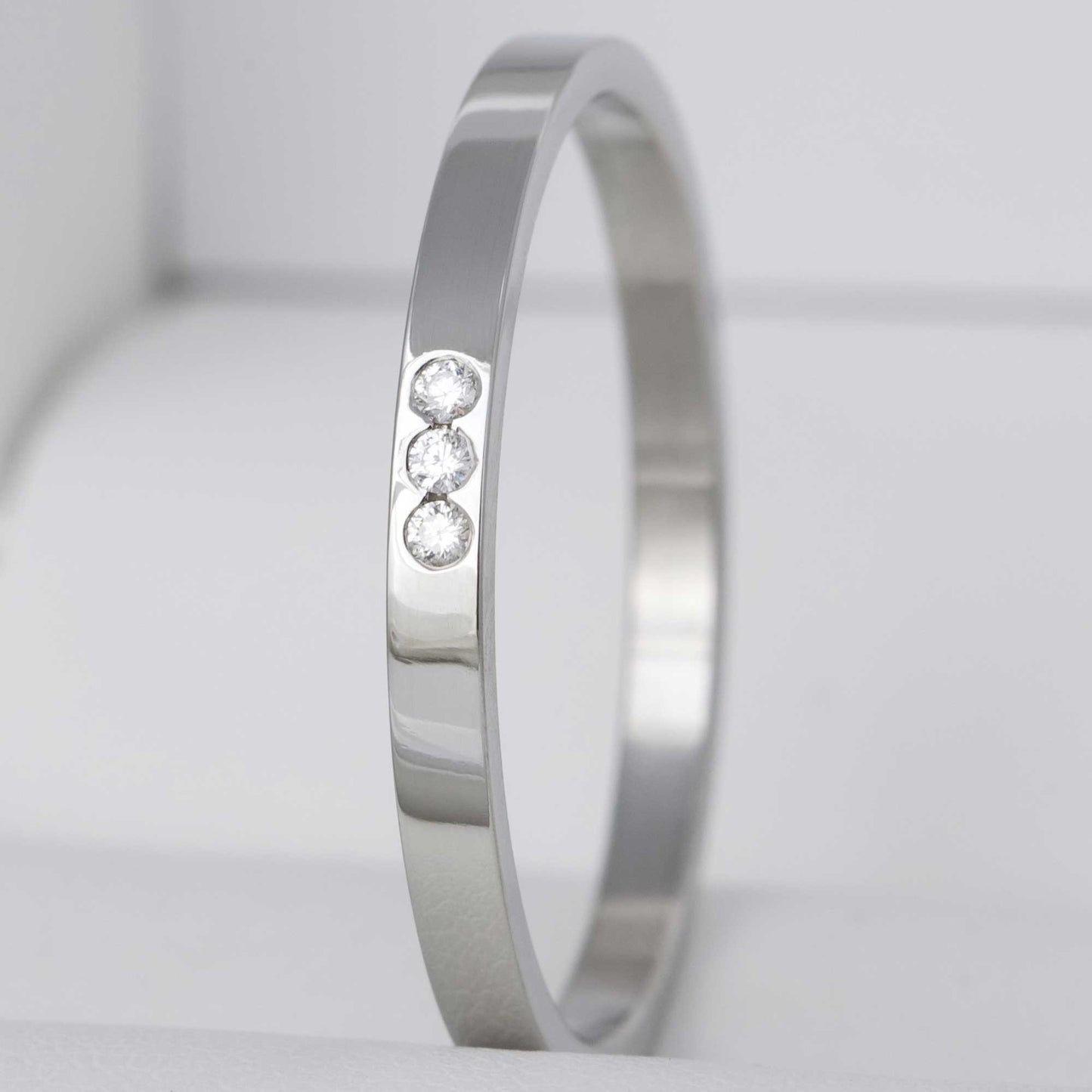 medium en acier serti de 3 diamants 1.6mm taille 68 - Seconde main