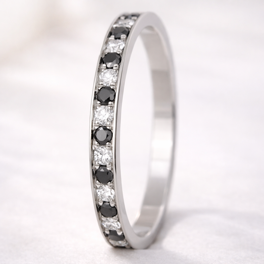 Anneau fin (medium) serti entièrement de diamants noirs et blancs 1.6mm taille 60 - Seconde main