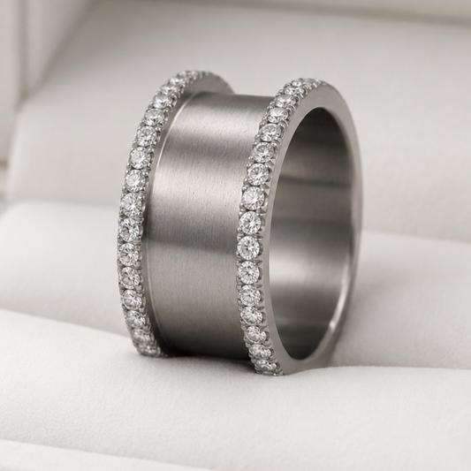 Large rounded polished steel base, set with 1.9mm black diamonds, external downward setting - Size 58 - Second hand