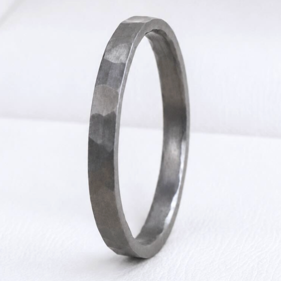 Anneau fin (medium) en Tantale martelé - Taille 64 - Seconde main